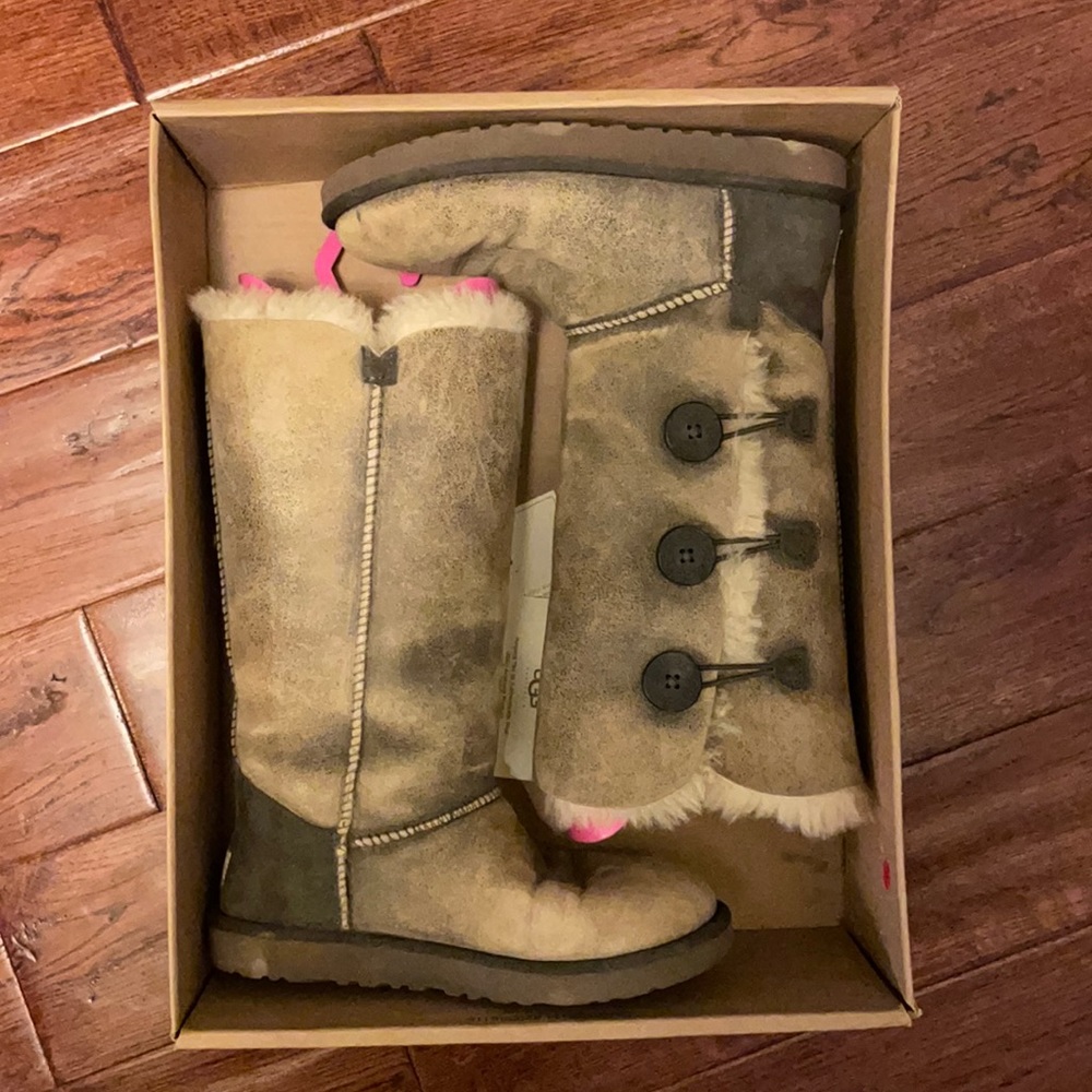 UGG - Women's 7